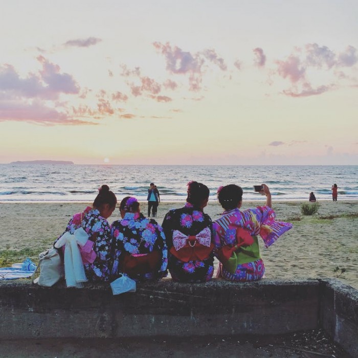 Instgram普及 日本年轻女性沉溺社交网站晒照片