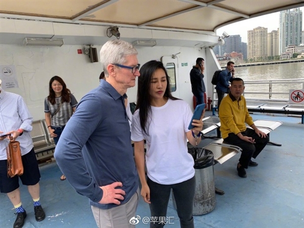 库克刷Apple Watch交通卡体验上海轮渡：错刷了自行车闸机口