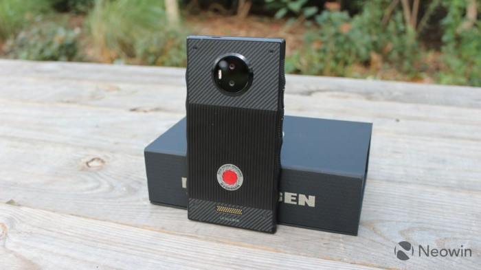 多次跳票后 零售版RED Hydrogen One开箱和初步上手