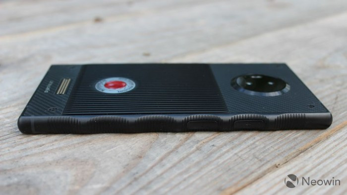 多次跳票后 零售版RED Hydrogen One开箱和初步上手