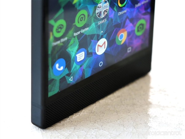 灯厂新一代游戏手机Razer Phone 2美图赏析