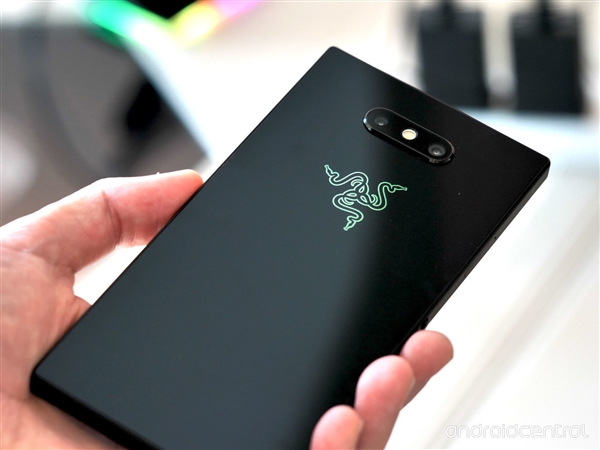 灯厂新一代游戏手机Razer Phone 2美图赏析