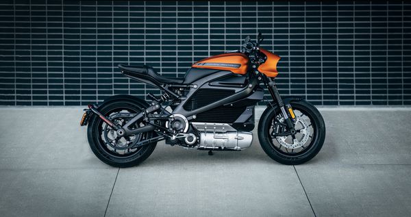 哈雷发布量产版电动摩托车LiveWire 明年上市销售