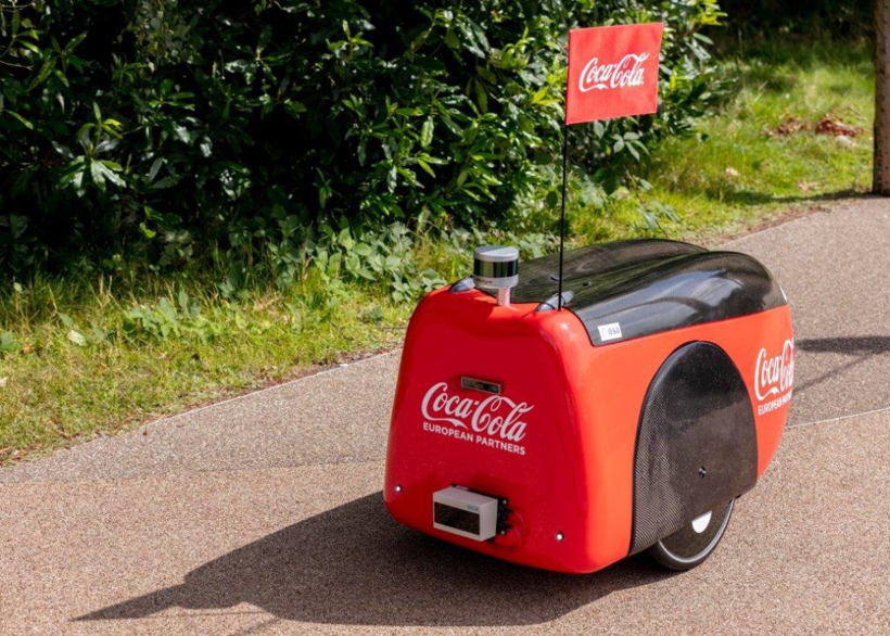 可口可乐在英国公园测试自动驾驶送货机器人 帮助配送饮料