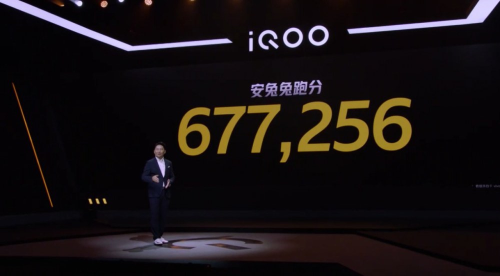 终于！iQOO5终成水桶级旗舰