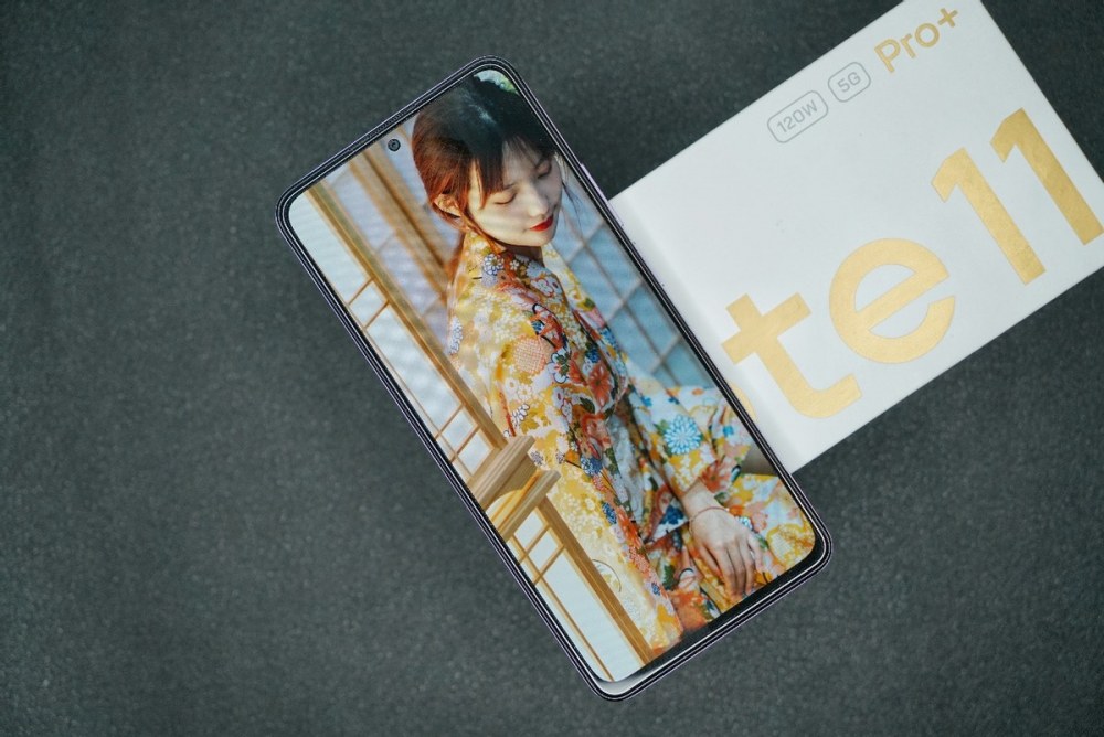 「科技头条评论」解密卢伟冰为何做个“逆向升级”的Redmi Note11