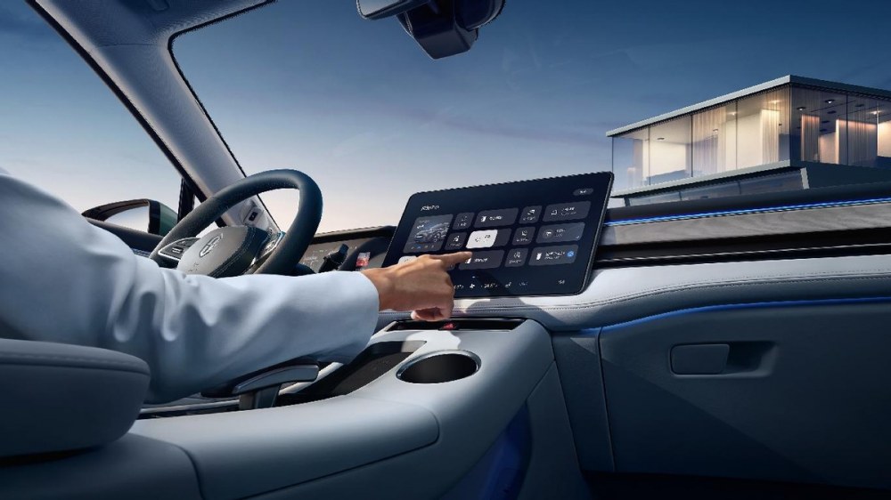 AITO品牌首款新品问界M5发布：率先搭载HarmonyOS智能座舱