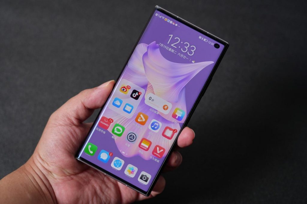 科技头条独家说：外折叠形态的华为Mate Xs2，是趋势？还是妥协？