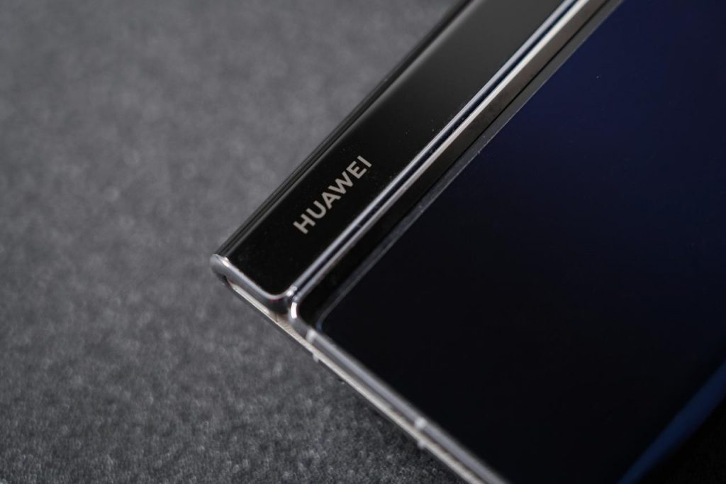 科技头条独家说：外折叠形态的华为Mate Xs2，是趋势？还是妥协？